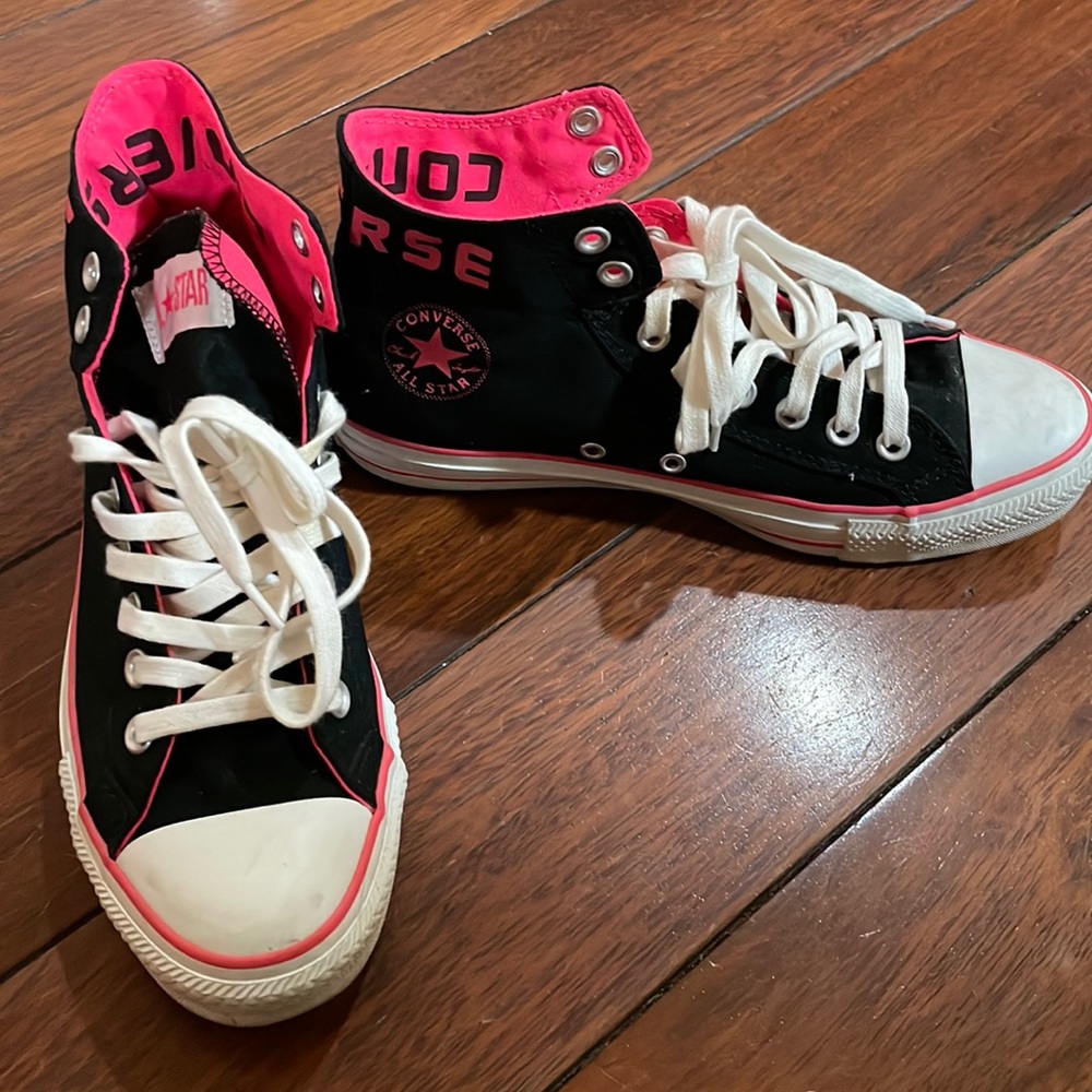 NWB Converse Sz 9